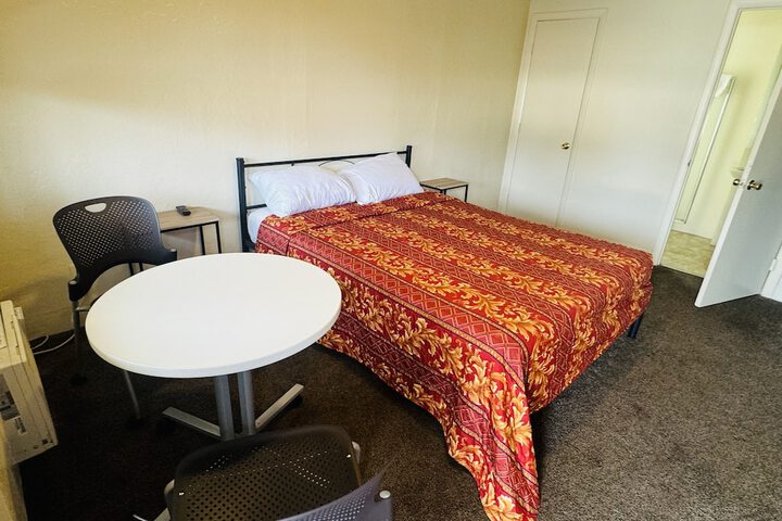 Basic Single Room (3 of 3)