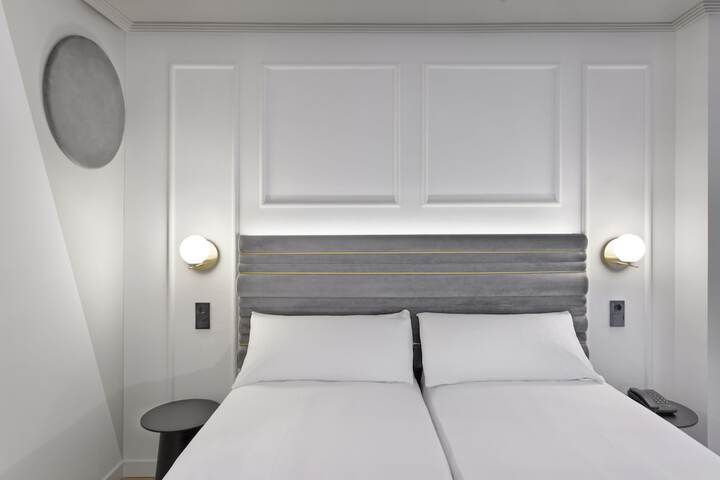 Room 9 of 21