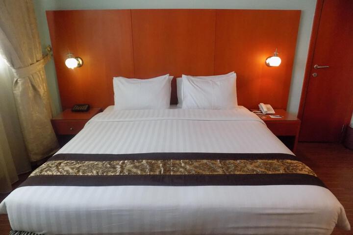 Room 7 of 16
