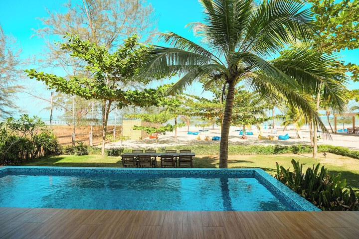 Pool 33 of 52