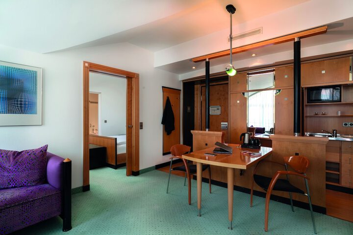 Room 30 of 102