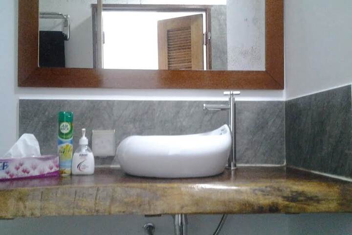 Room 6 of 32