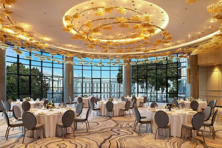 Ballroom/Hall 119 of 129
