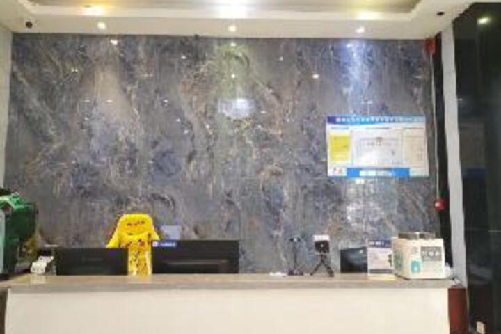 Zhubao Hotel (Wuzhou Municipal Plaza Center Branch)