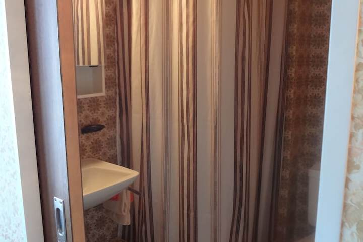 Room 93 of 120