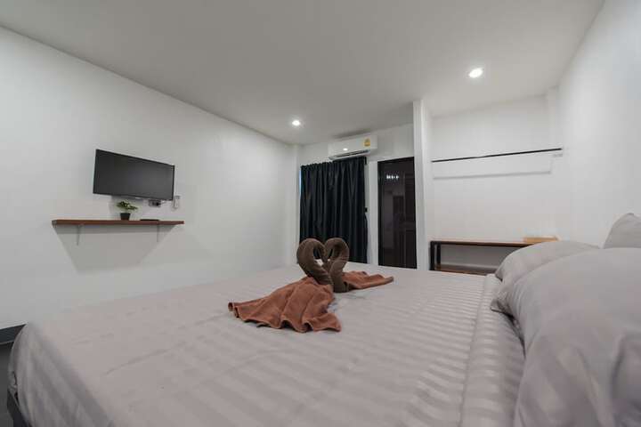 Room 7 of 18