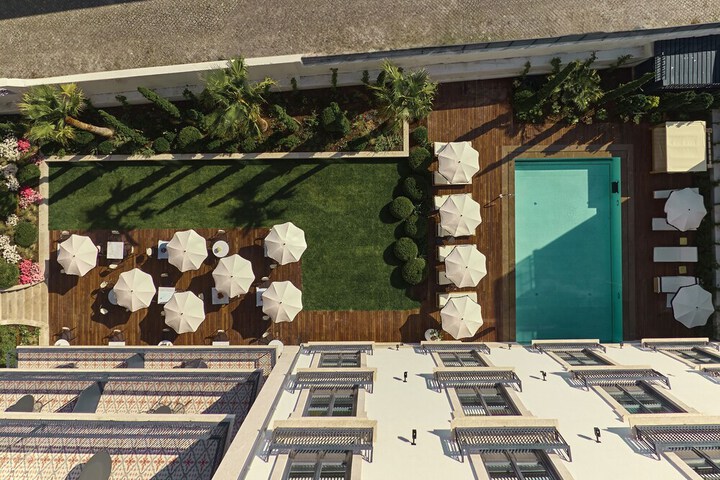 Hotel Exterior 144 of 158