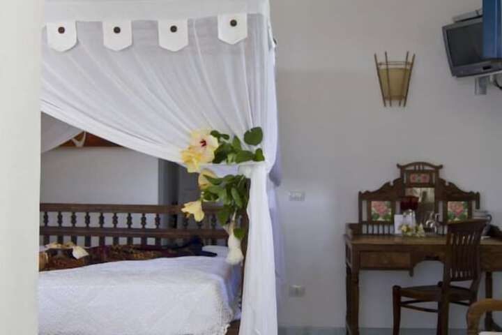 Room 16 of 38