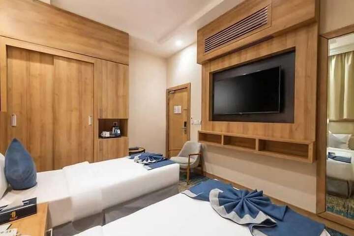 Room 22 of 38