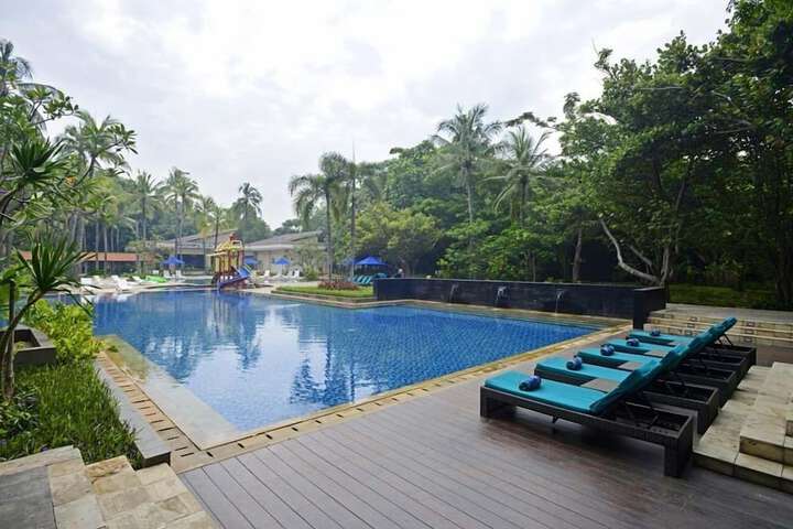 Pools & Facilities