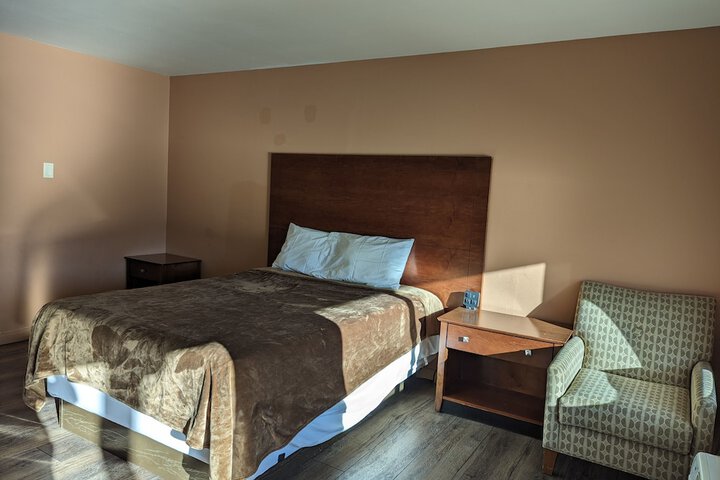 Room 6 of 25