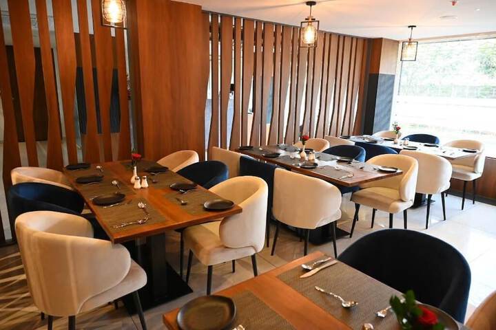 Dining 63 of 68