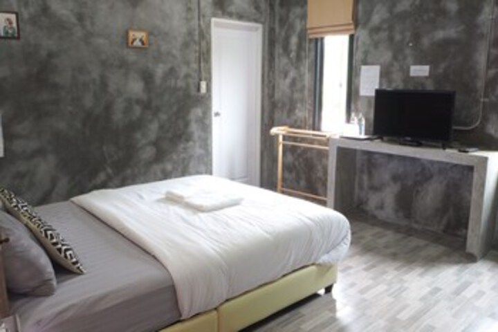 Room 34 of 132