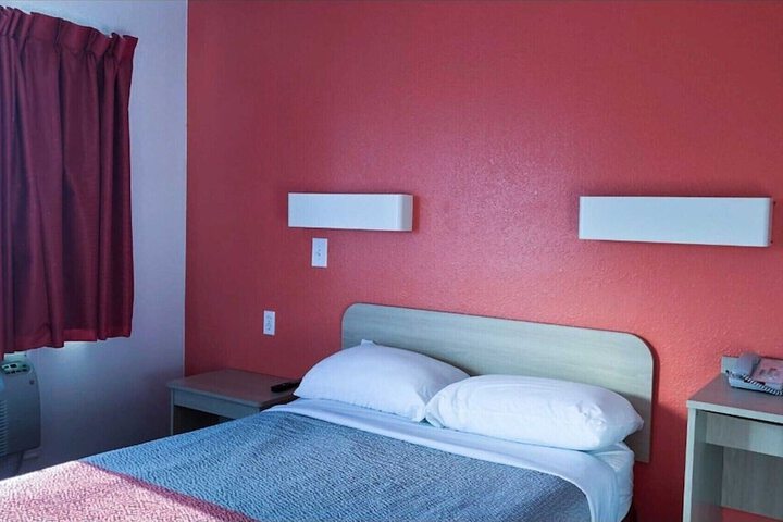 Room 12 of 33
