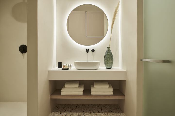 Room 42 of 59