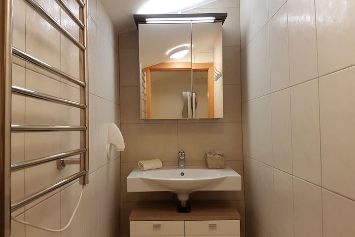 Room 17 of 46