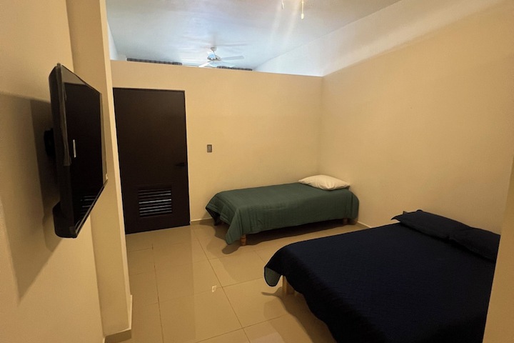 Room 6 of 18
