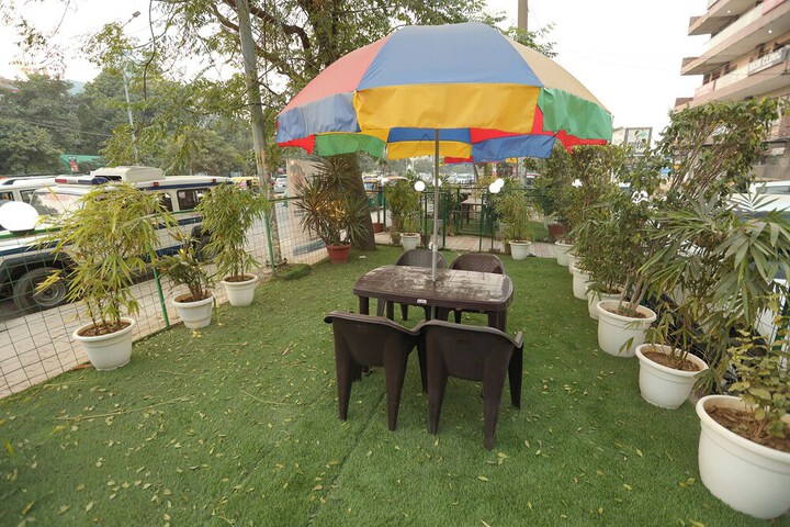 Dining 66 of 77