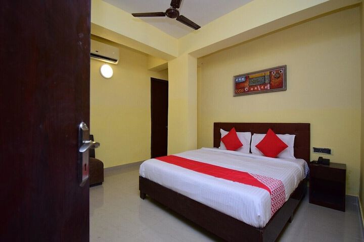 Room 4 of 9