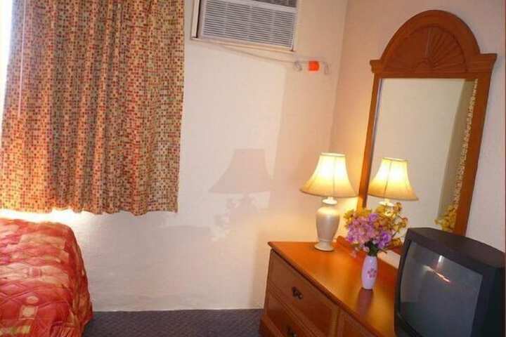 Room 9 of 23