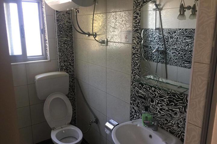 Room 4 of 20