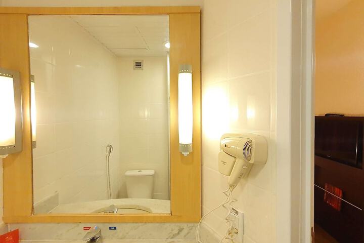 Room 16 of 59