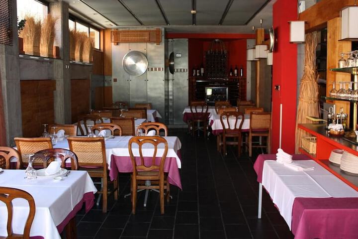 Dining 19 of 20