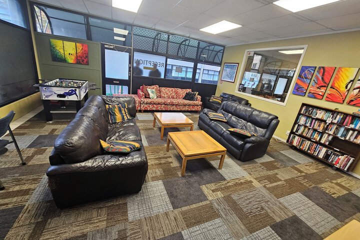 Lounge 17 of 23