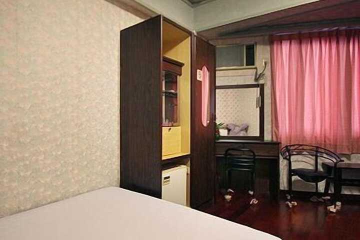 Room 10 of 51