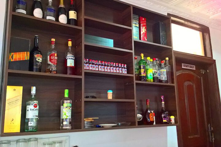 Lounge 7 of 7