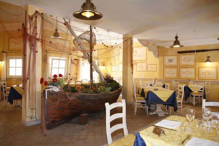 Dining 76 of 161