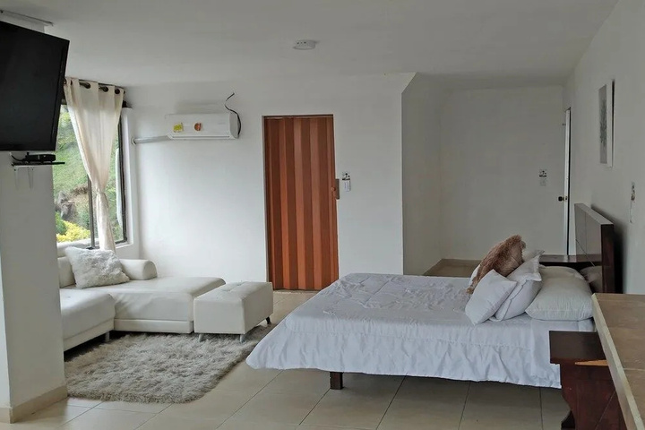 Room 4 of 13