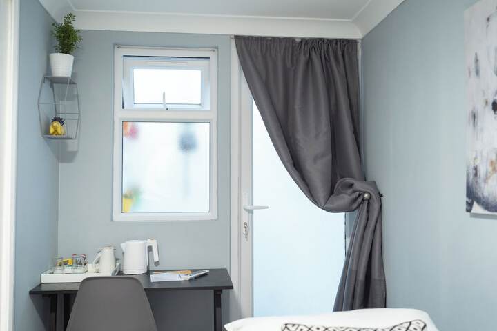 Room 8 of 117