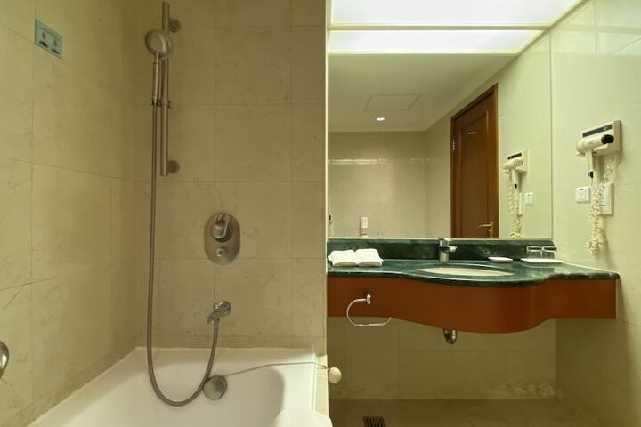 Room 45 of 77