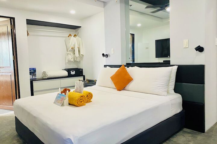 Room 43 of 403