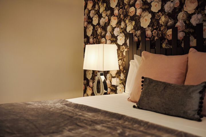 Room 15 of 143