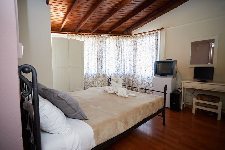 Room 4 of 36