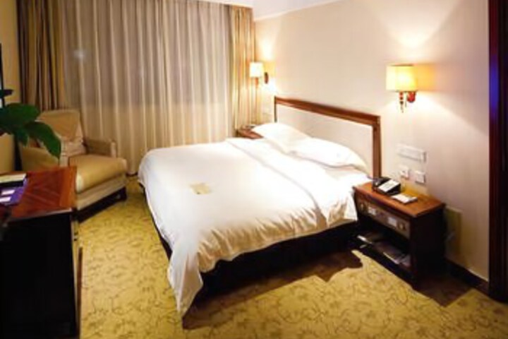 Room 5 of 8