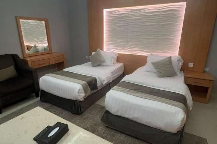 Room 10 of 14