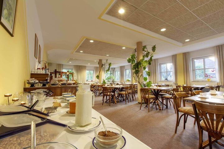 Breakfast/Coffee Service 8 of 14