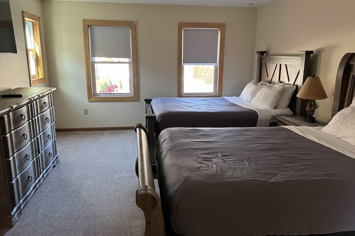 2 Queen Beds Micfridge (10 of 42)