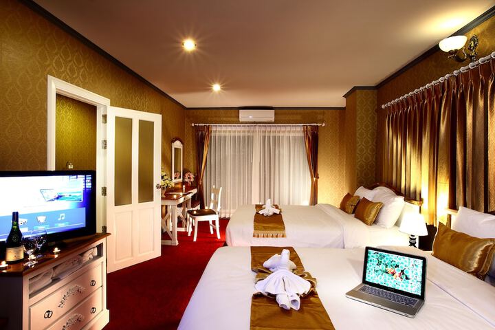 Room 9 of 40