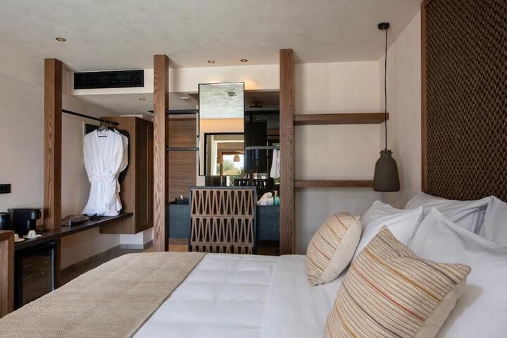 Room 17 of 77