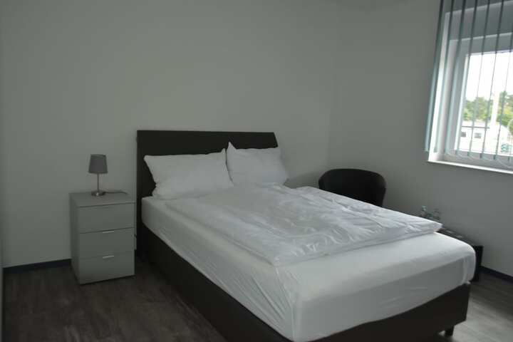 Room 4 of 30
