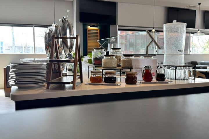Breakfast/Coffee Service 30 of 61