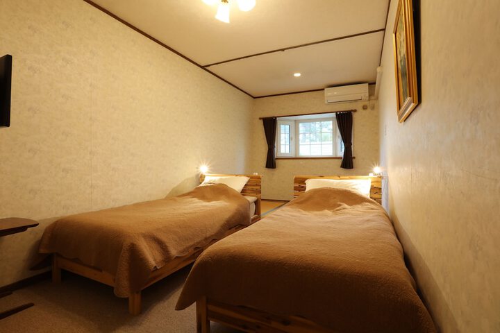 Room 28 of 84