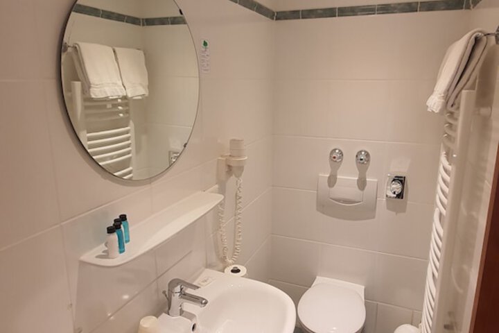 Room 16 of 22