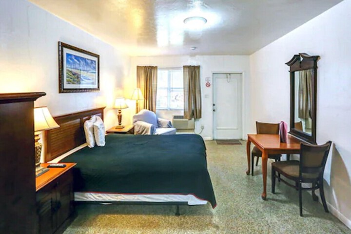Economy Double Bed (5 of 14)