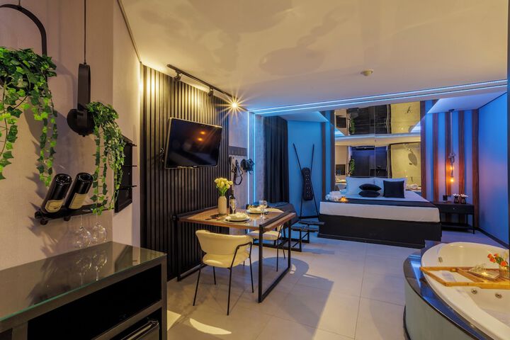 Room 21 of 27