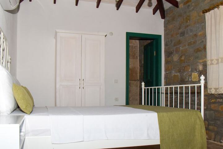 Room 7 of 34